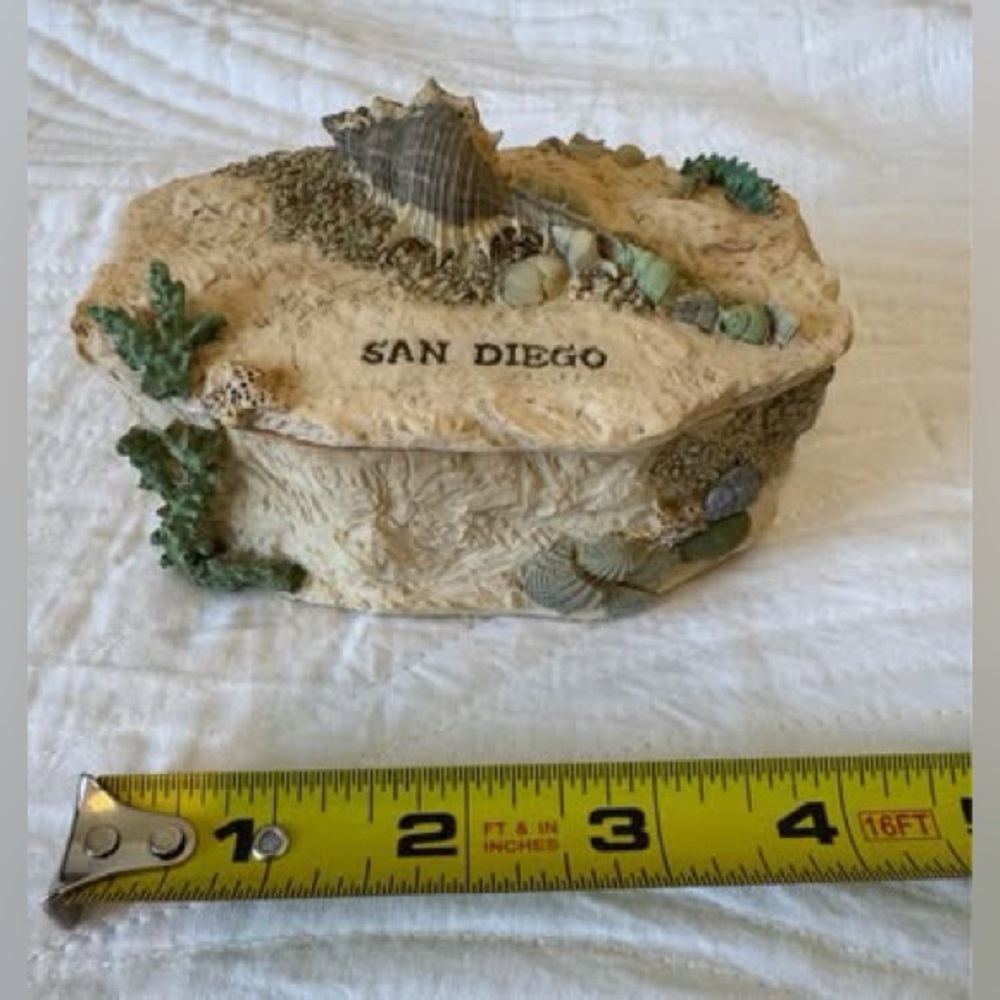 San Diego Seashell Trinket Box small box souvenir California beach‎ sand shell